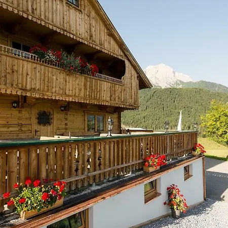 جاستهوف كرونريث *