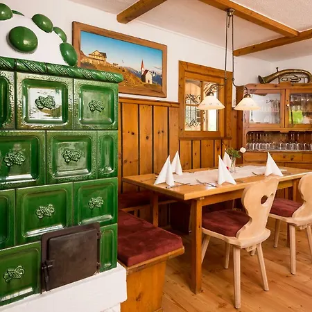 جاستهوف كرونريث شقة ماريا ألم ام شتاينر