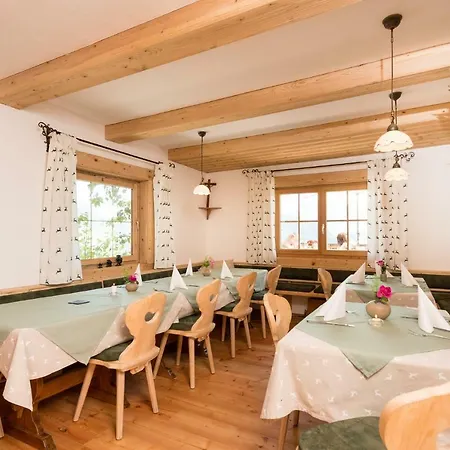 Kronreith Apartment *