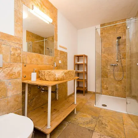 Kronreith Apartment